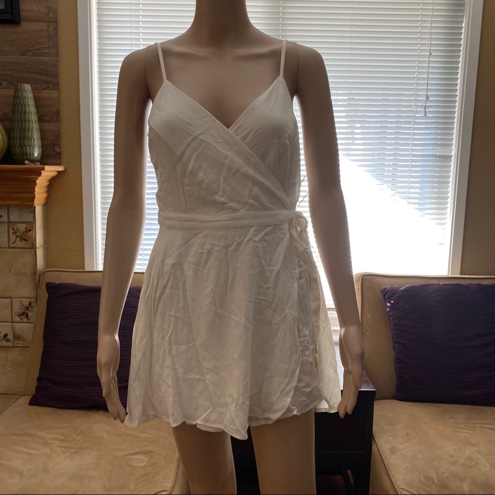 LULU’s Cream tie waist romper